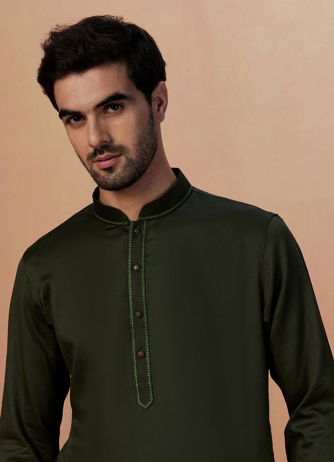 alt message - Manyavar Men Olive Green Plain Kurta Pajama image number 0